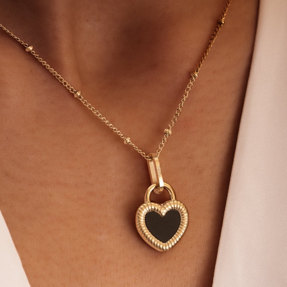 Elegant Black & White Mother-Of-Pearl Double-Sided Heart Pendant Necklace - Picture 5 of 7